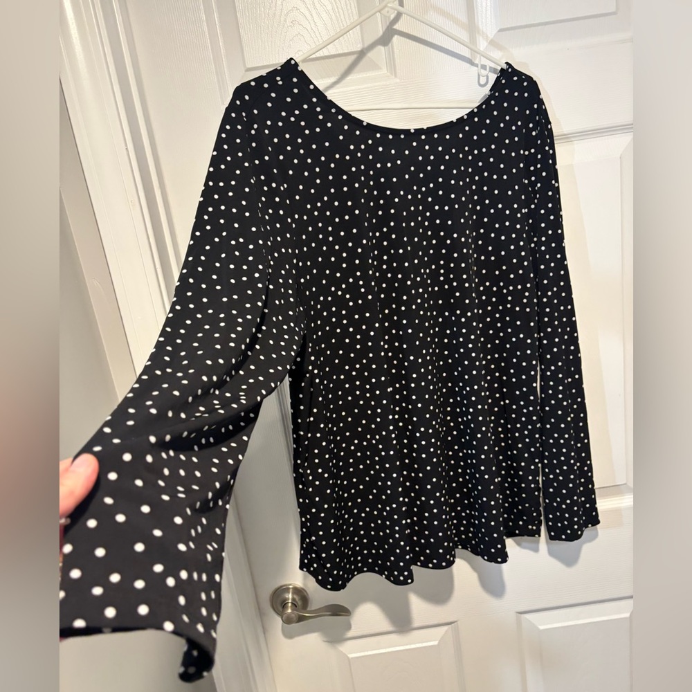 SUSAN GRAVER Black/White Polka Dot Women's Top w/Cut-Out Detail at Back of Neck - Picture 2 of 8
